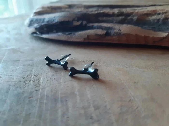 Boucles d'oreilles fantaisies clous os - photo numéro 2
