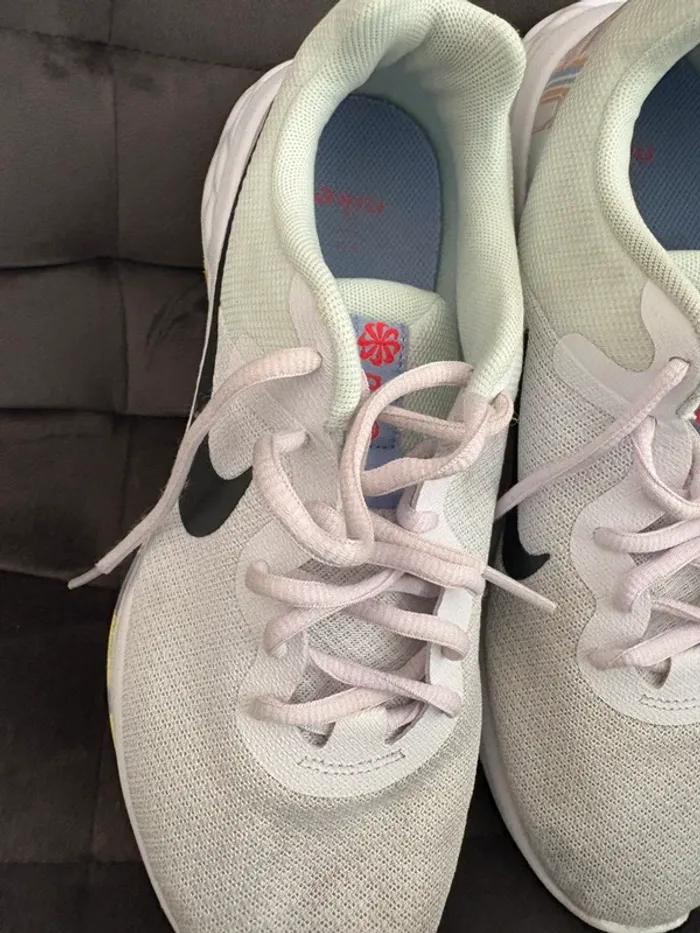 Baskets Nike femme blancs taille 41 - photo numéro 2