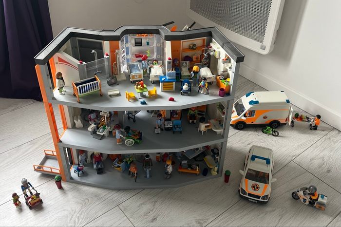 Playmobil hôpital 3 niveaux + helisurface - photo numéro 8