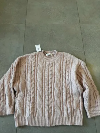 Pull rose Stradivarius, taille M, neuf avec étiquette, valeur 40€