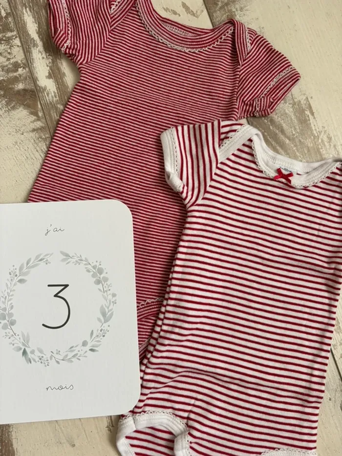Lot 2 bodies rouges Petit Bateau 3 mois