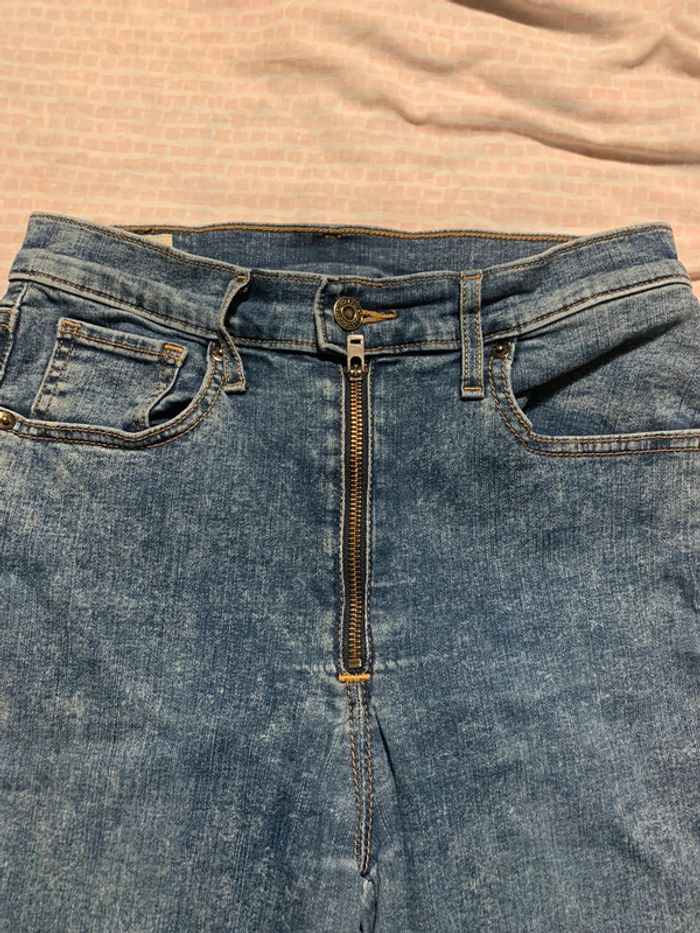 Magnifique jean’s Levi’s femme - photo numéro 3