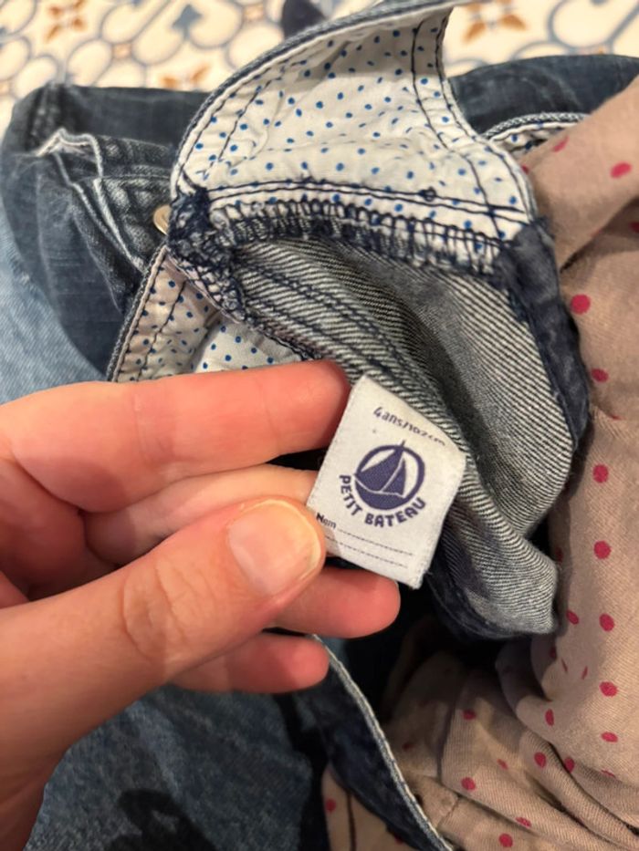 Robe salopette en jean Petit Bateau et t-shirt à port - photo numéro 4