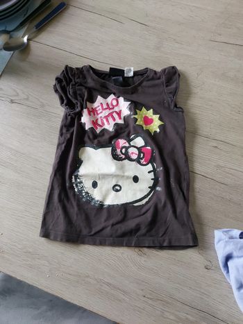 T shirt brun très foncé, Hello Kitty, de chez H&M, taille 2/4 ans