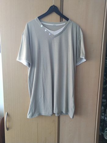 T-shirt col v