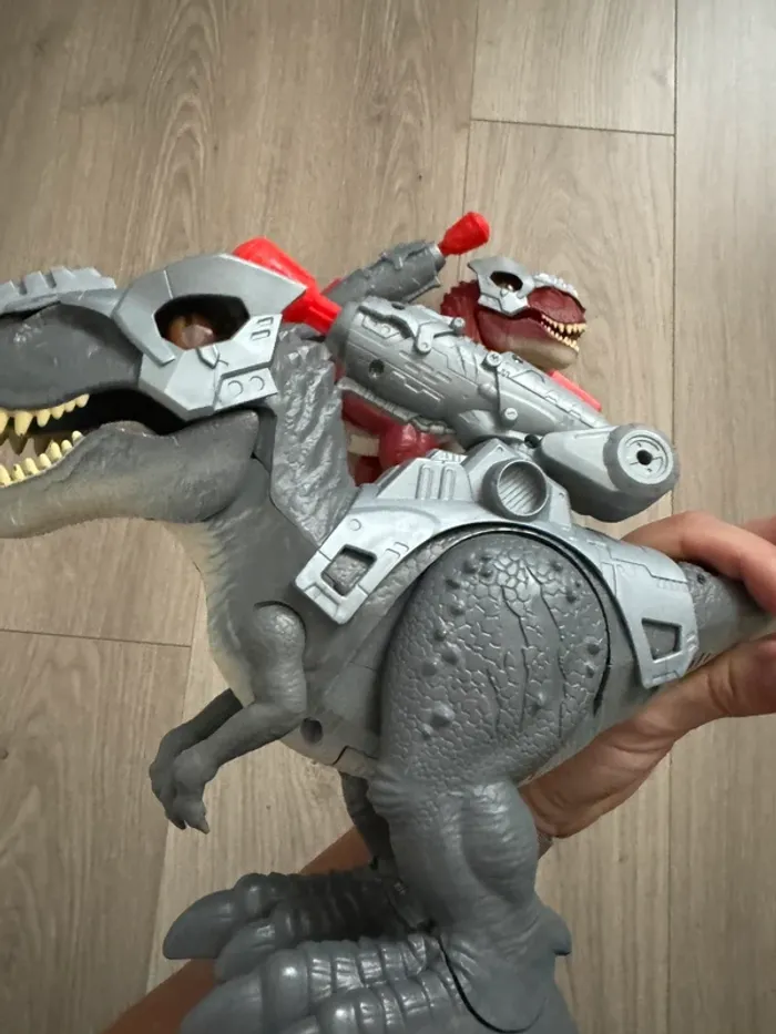 2 dinosaures combat - photo numéro 4