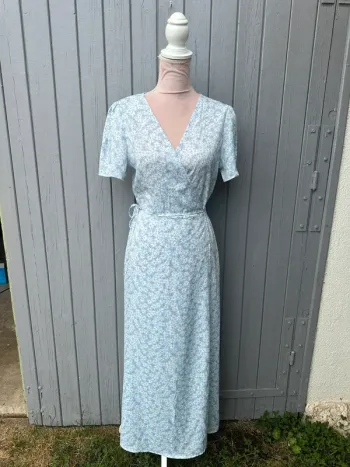 Robe longue été légère fluide bleu claire fleurie manches courtes 38/M