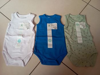 Lot de 3 bodies body neufs 0/2 mois