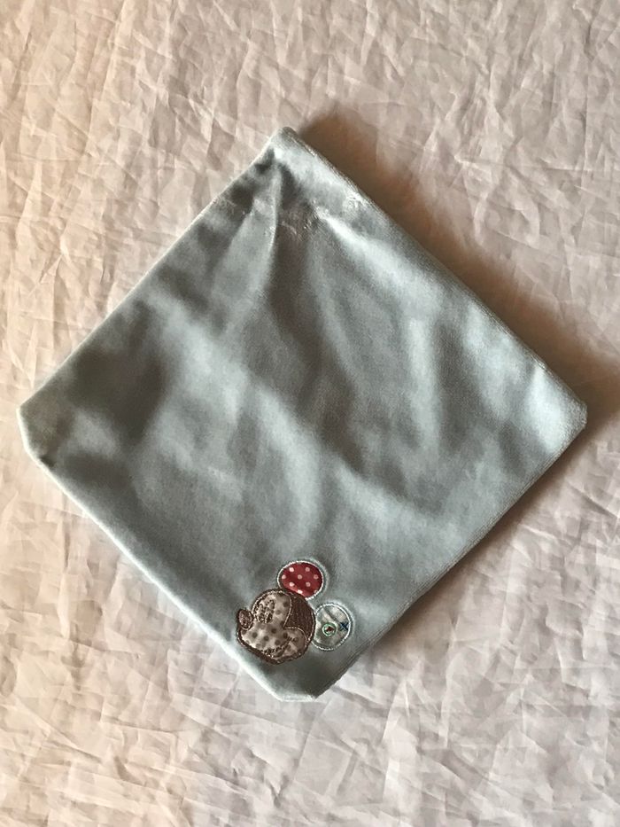 Petit Doudou Tissu Bleu Clair Carré Petite Tête Mickey Mouse Côté Accessoire Petits Enfants Bébés - photo numéro 2
