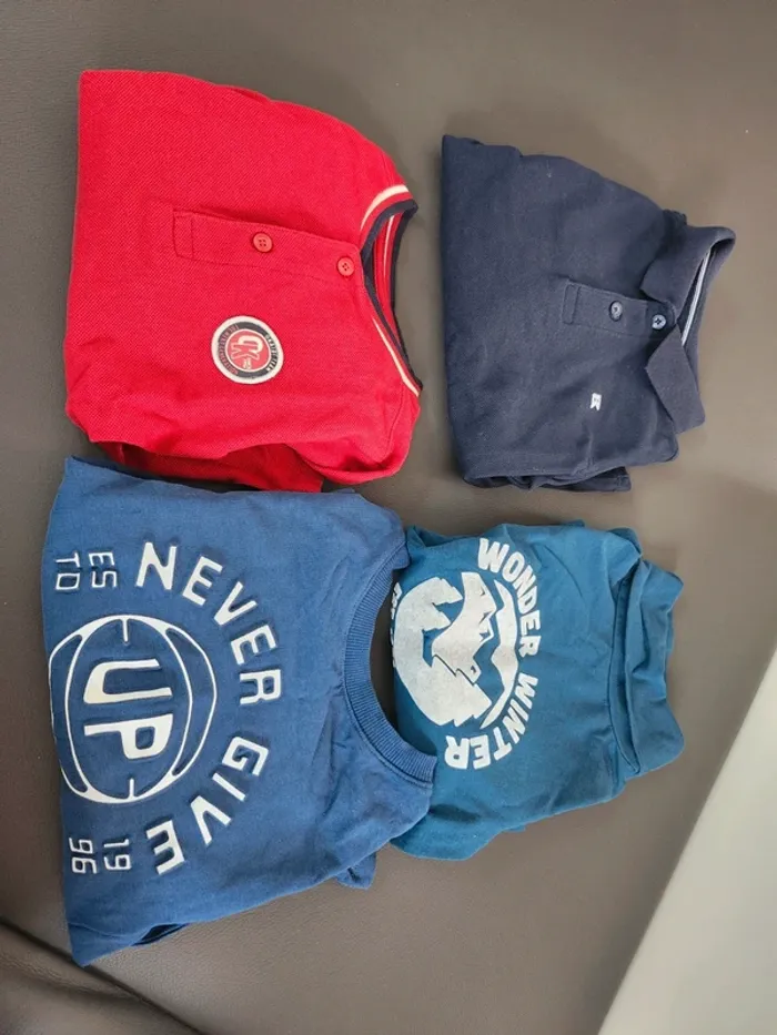 Lot quatre hauts manches longues polos t-shirts garçon okaidi 3 ans