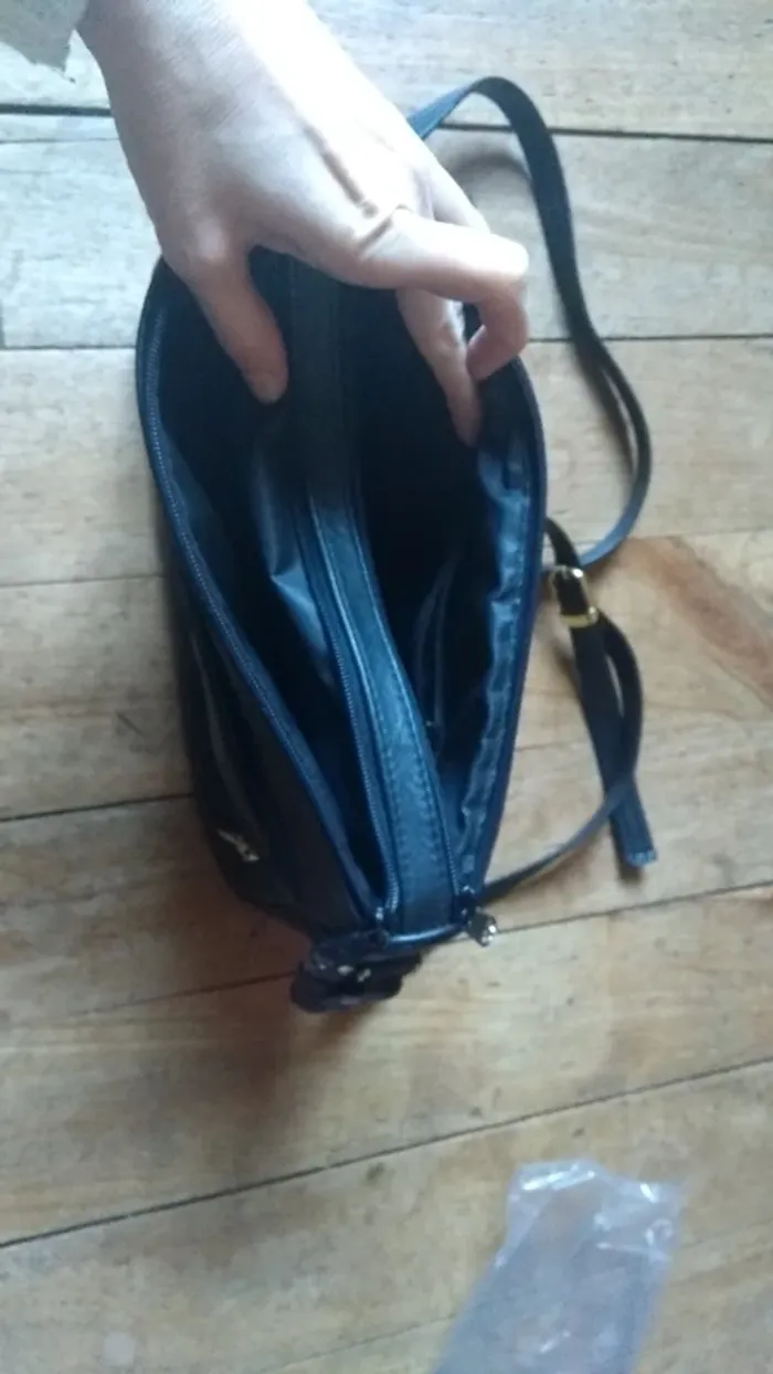 Petit sac noir à bandoulière - photo numéro 3
