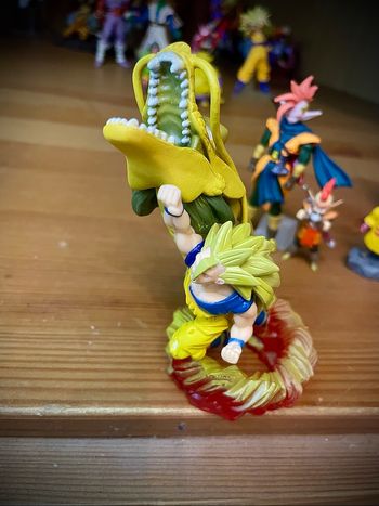 Figurine dragon ball gashapon capsule megahouse Goku ssj3
