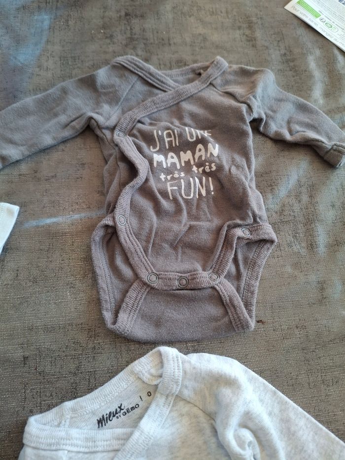 Vends 10 Bodys naissance garçon bébé - photo numéro 9