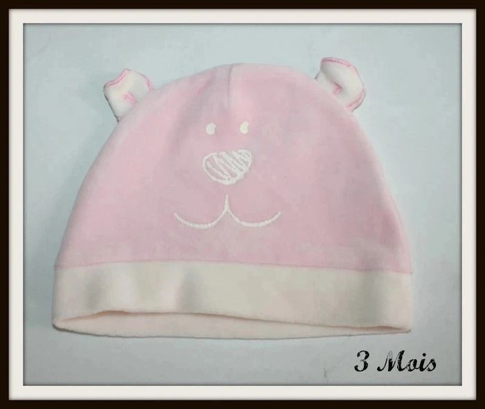 Bonnet en velours rose avec petites oreilles