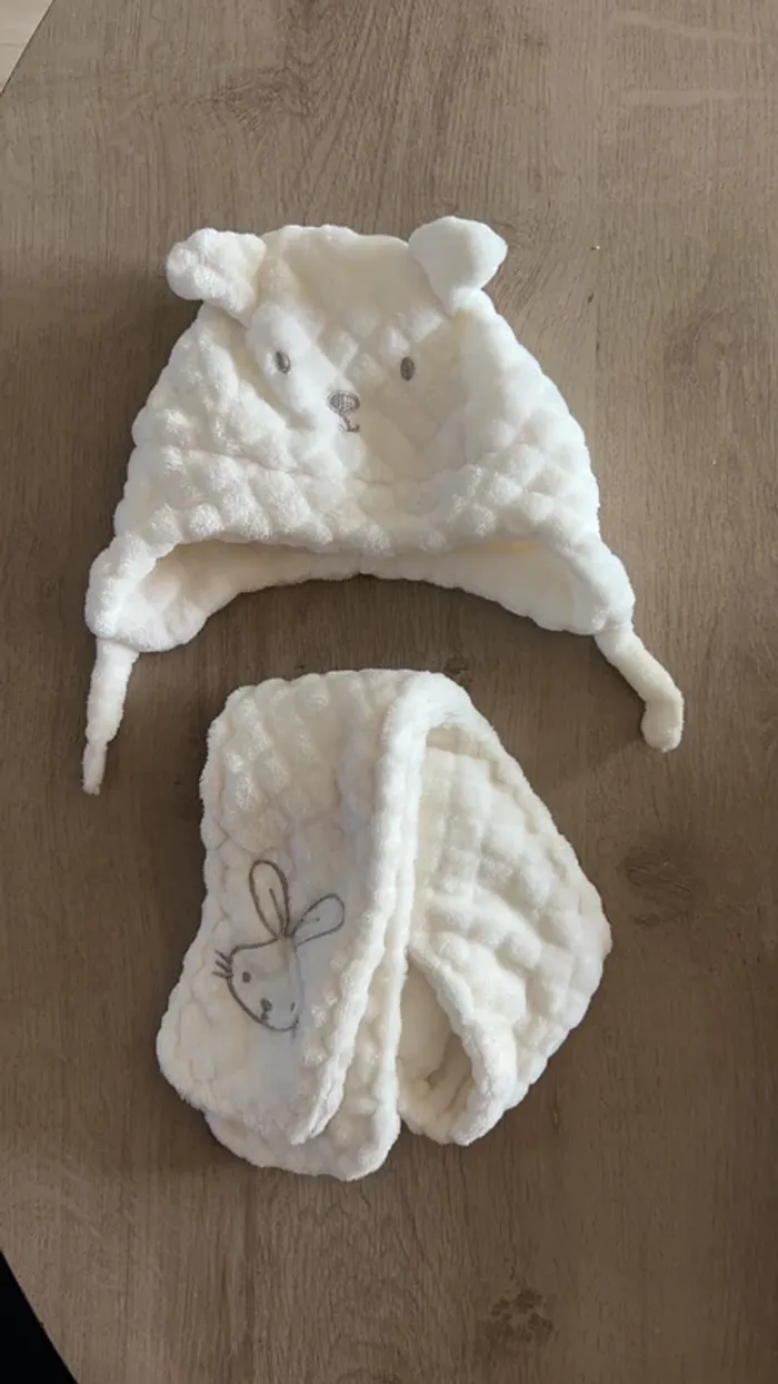 Bonnet et écharpe