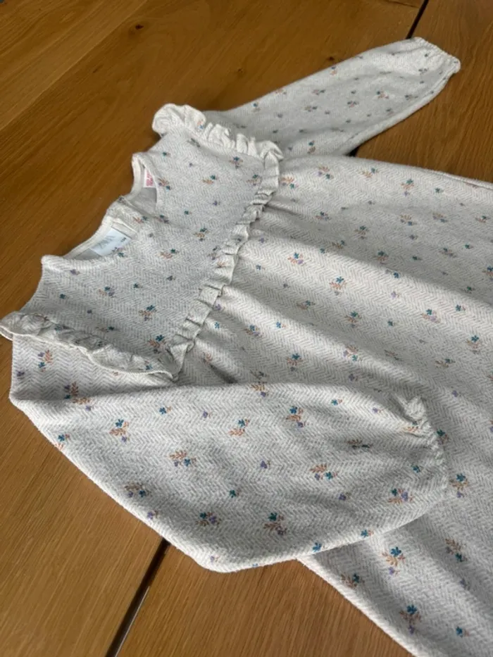 Robe beige douce avec fleurs et froufrous - Taille 4 Ans - photo numéro 3