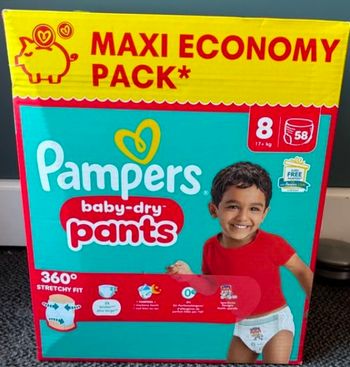 Un carton T8 pants