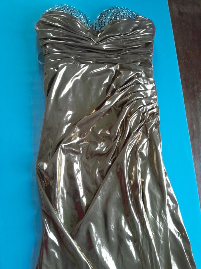 Très belle robe de cérémonie modèle zapaka noté eu 42 mais plutôt 40 - photo numéro 6