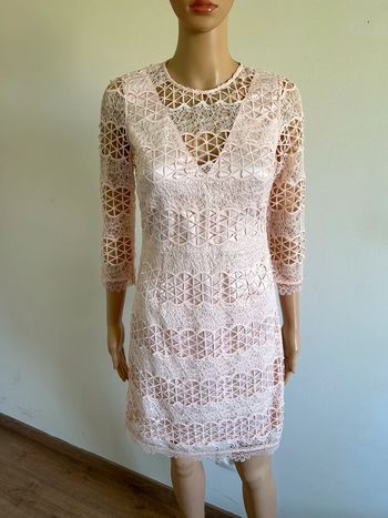 Robe rose claire en dentelle Morgan taille 34 comme neuve