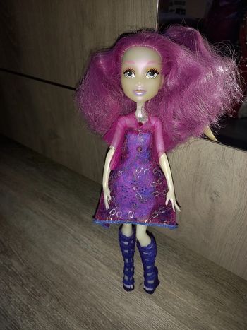 poupée monster high ari huntington lumineuse et chante