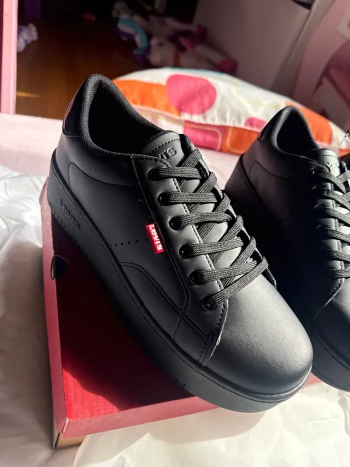 Superbes paire de baskets Levi’s neuves avec étiquette pointure 39 - photo numéro 6