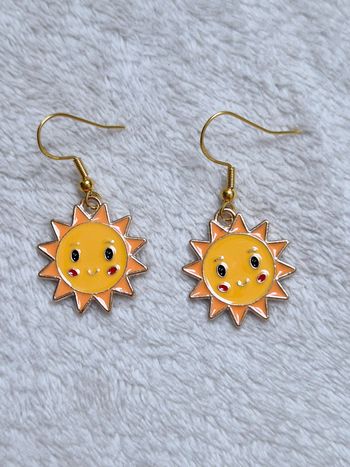 Superbe paire de boucles d'oreilles soleil sun sourire