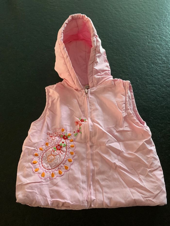 Veste à capuche sans manches 2ans
