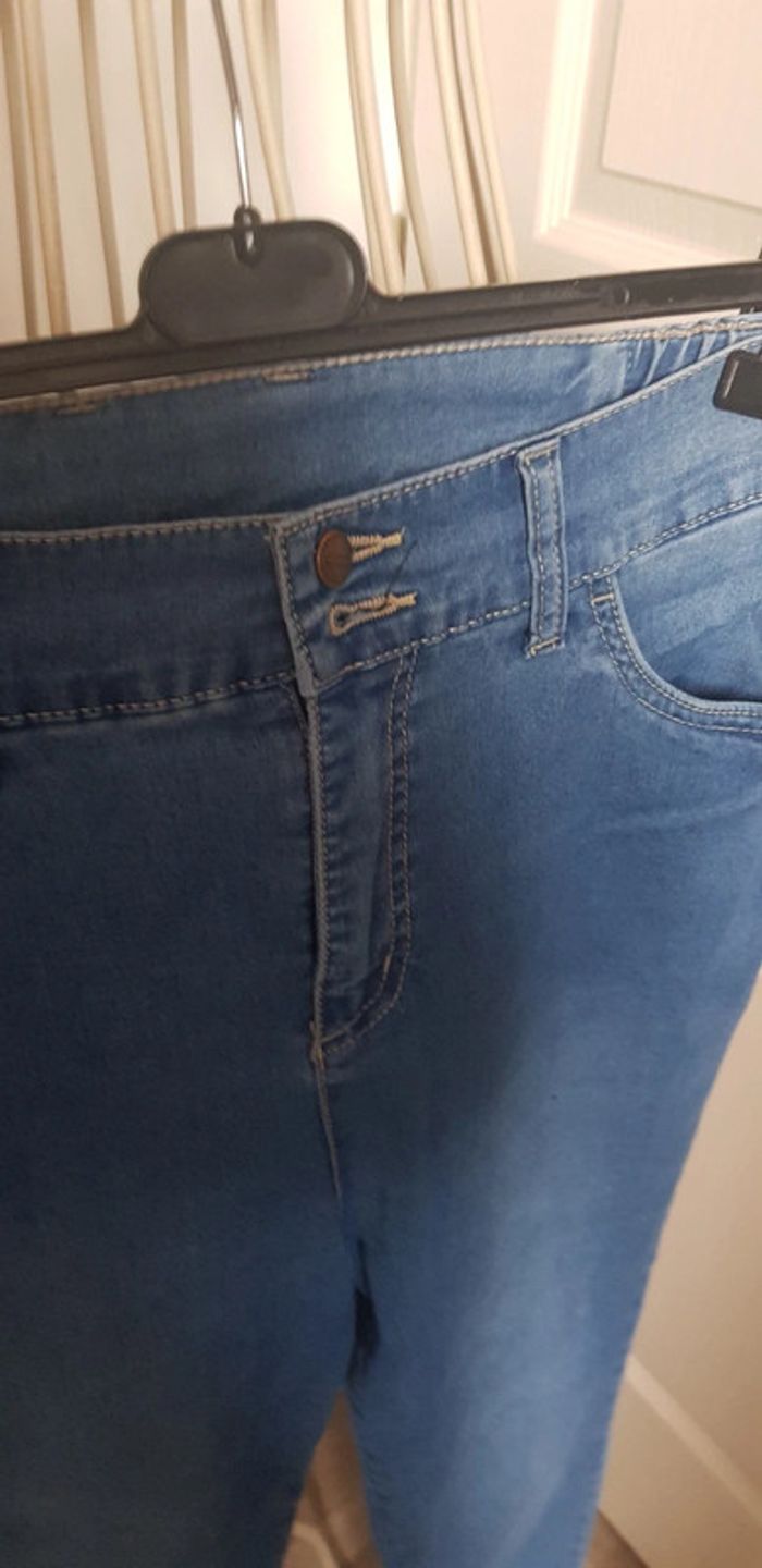 Jean femme taille 44 - photo numéro 2