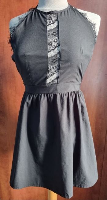 Robe épaules dénudée avec dentelle taille S