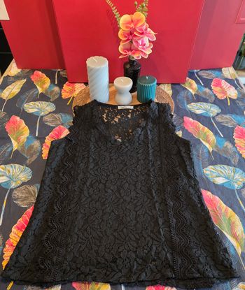 Tee-shirt sans manche en dentelle noir L