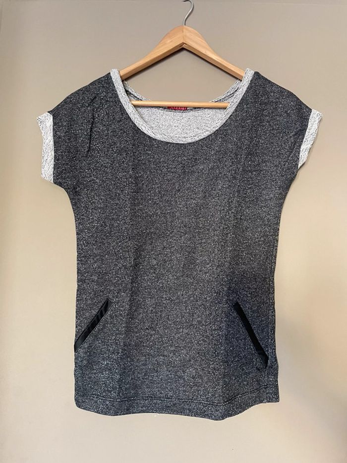 Haut gris à paillettes