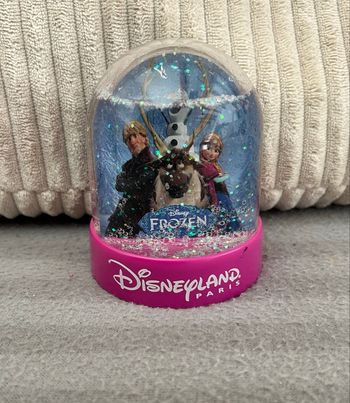 Boule à neige Disneyland La Reine des Neiges