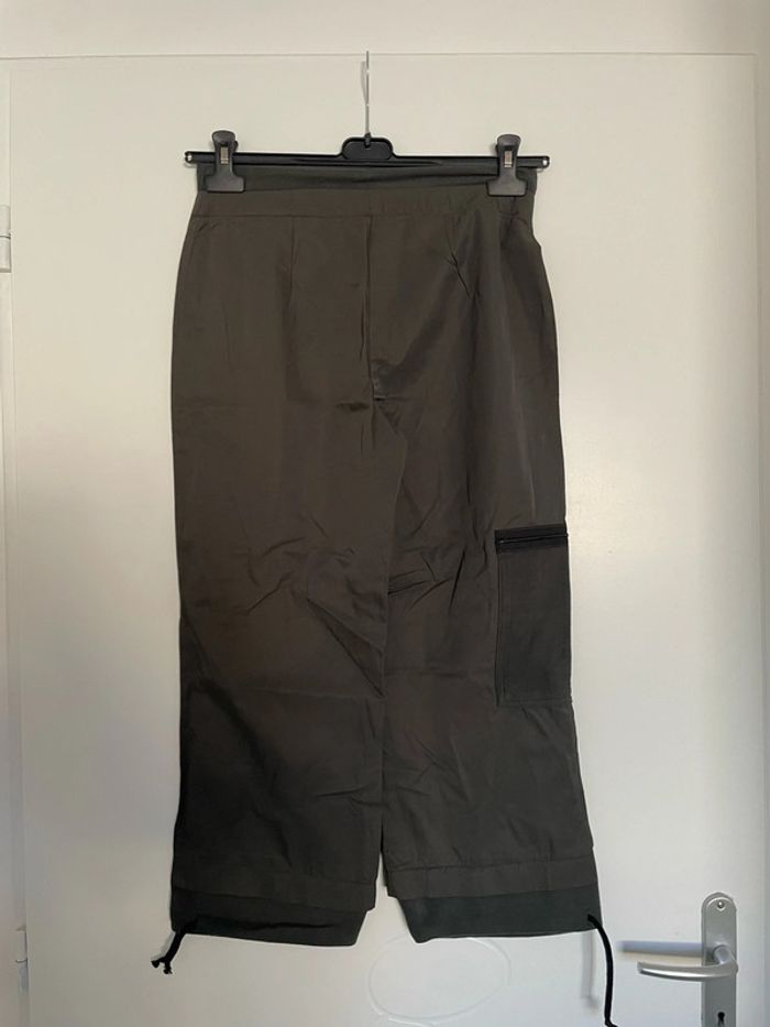 Pantacourt kaki satiné taille haute poche côté Mado Marcel taille 38 - photo numéro 4
