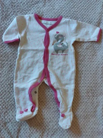 Pyjama rose et blanc Gémo 3 mois