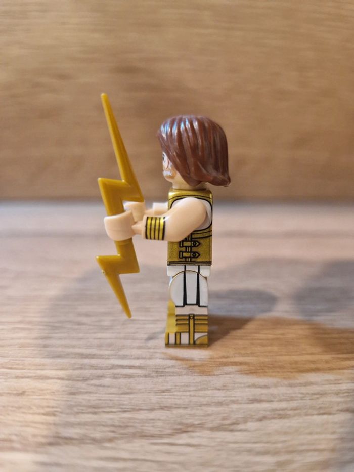 Figurine type lego Zeus Marvel - photo numéro 2