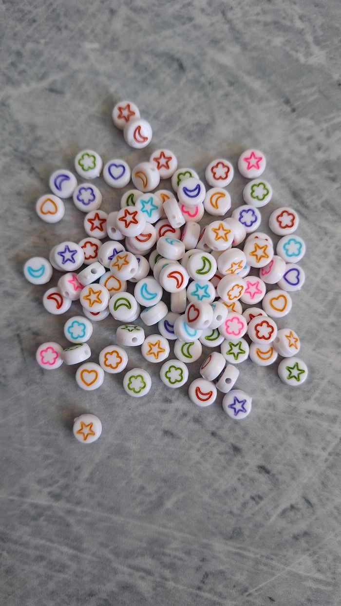 Perles blanches symboles multicolores - photo numéro 3