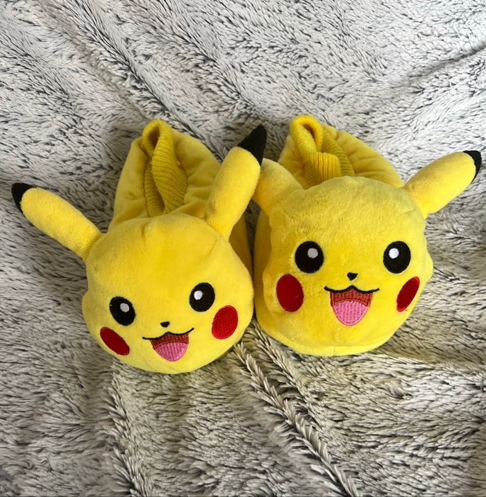 Chaussons hiver Pikatchu pointure 30 - photo numéro 5