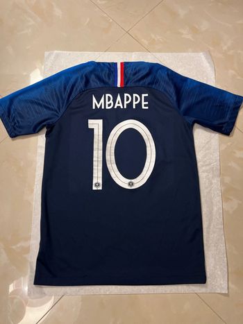 Maillot de foot Nike, équipe de France Mbappé avec 2 étoiles taille 12/13 ans authentique