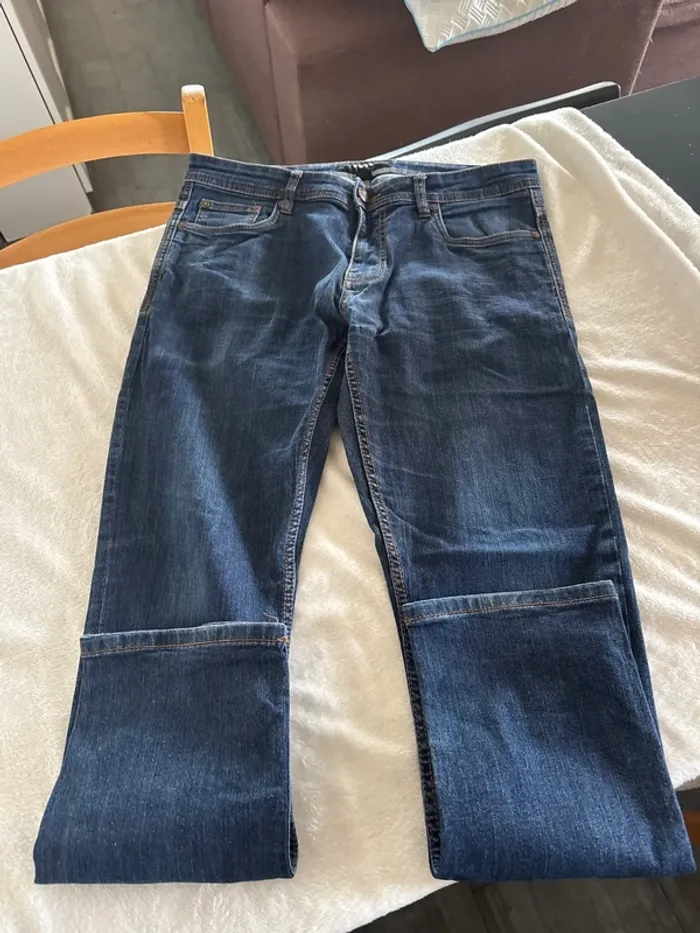 Jeans homme taille 33/30 équivaut à un L