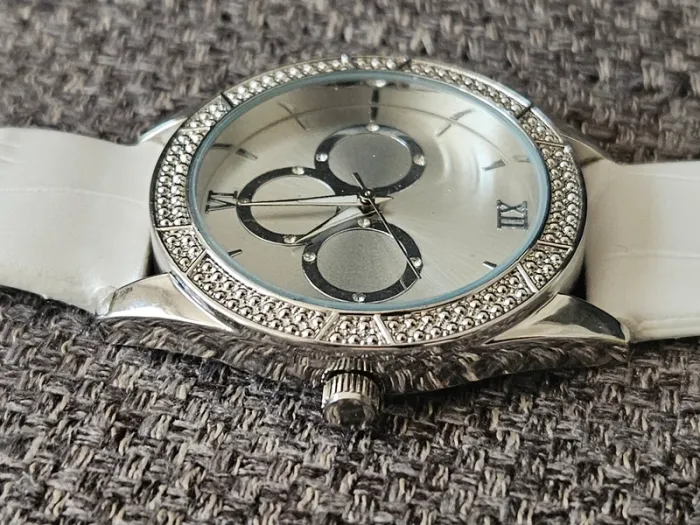 Montre femme LBVYR 90976 neuve, bracelet cuir blanc crocodile strass mouvement Singapore strass - photo numéro 7