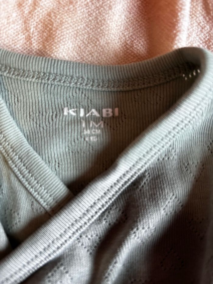 Lot bodies 1 mois - photo numéro 7