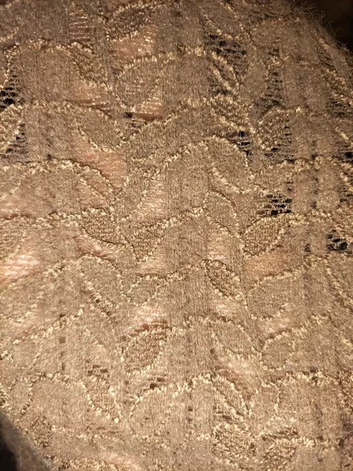 Top court / crop top en dentelle marron-taupe - photo numéro 3