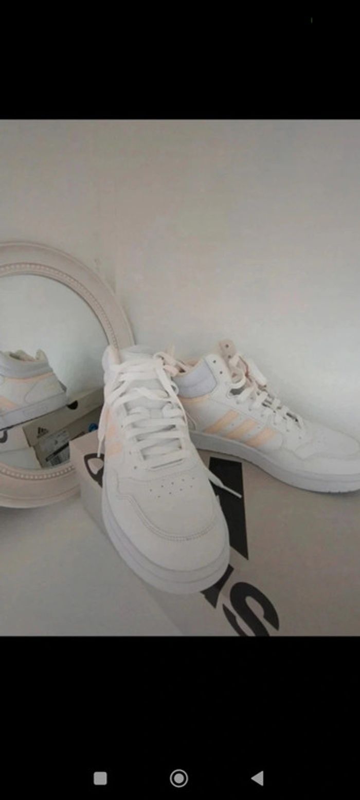 Baskets adidas neuves 39 1/3 - photo numéro 2