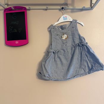 Jolie robe à carreaux et bretelles - T6mois 