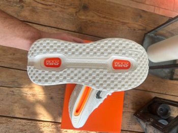 Nike Vomero Premuim Sail Coconut Milk - photo numéro 3