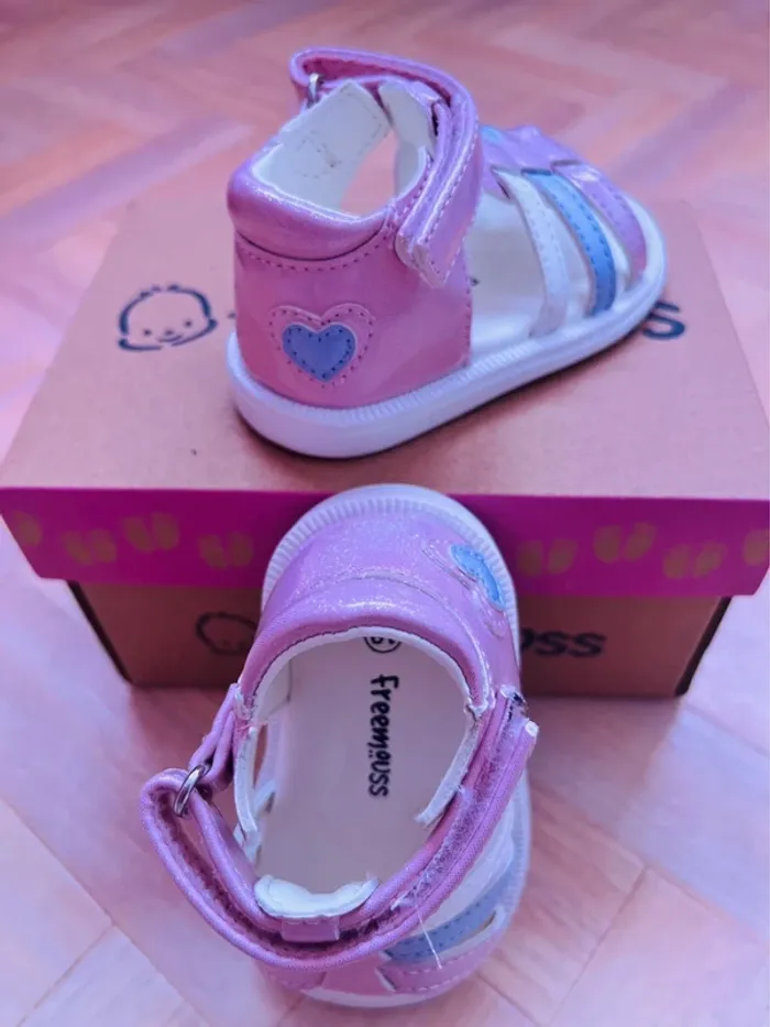 Chaussures sandales ouvertes neuves Taille 19 - photo numéro 3