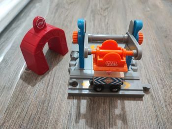 Brio World 33827 Smart Tech-Grue de marchandises avec tunnel