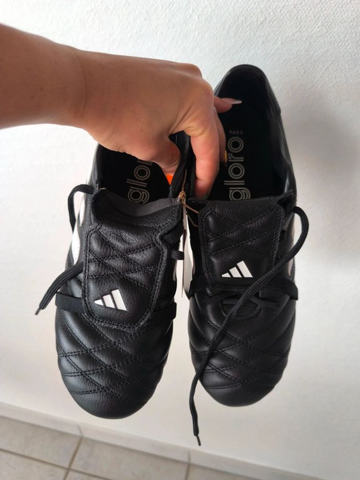 Crampon de foot , taille 40.5 , neuve , cuir , adidas - photo numéro 2