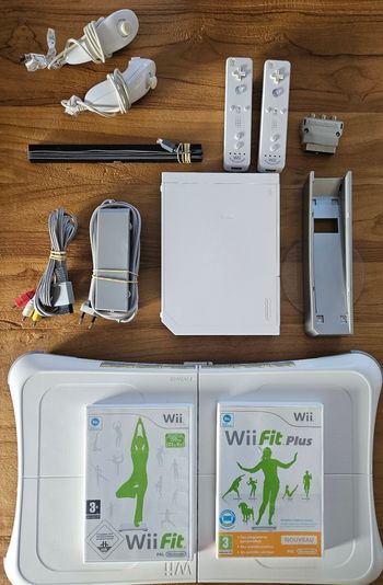 Nintendo wii - Pack Wii Fit + Manettes Motions Plus - Très Bon état 