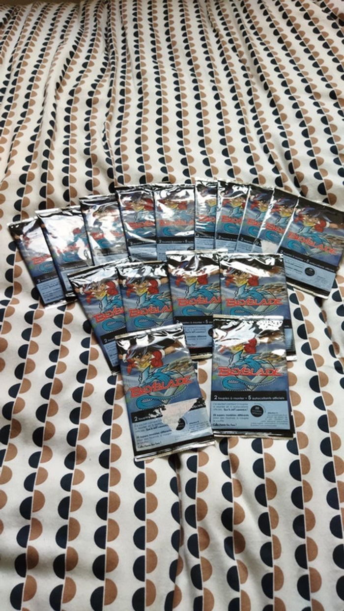 #aline11052405-lot de pochettes Beyblade
